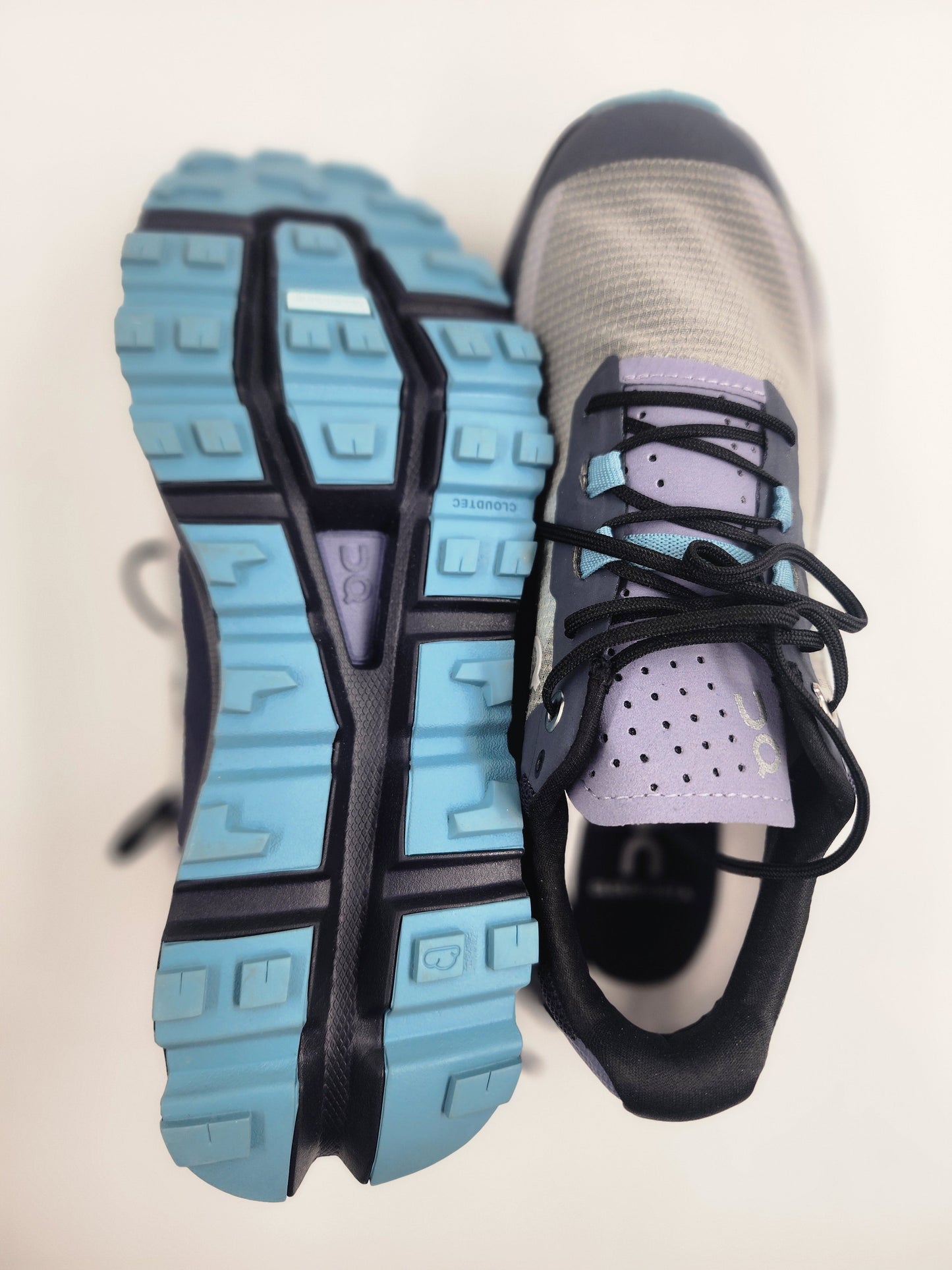 ON Cloudvista Cushioned-Sole Mesh Low-Top Running Trainers - UK 4