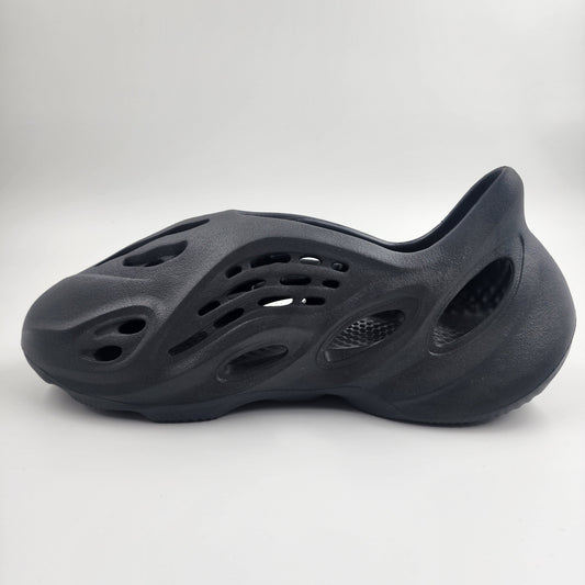 Adidas YEEZY FOAM RUNNER “Onyx" - US 9