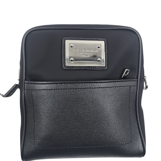 Dolce & Gabbana logo-plaque zip-fastening messenger bag - One Size